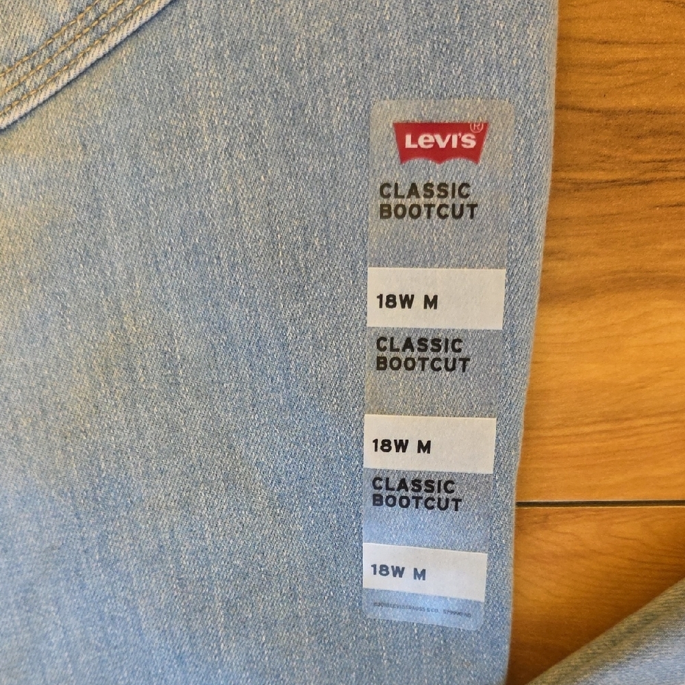 Levi's Size 18W Vintage Classic Bootcut Jeans Mid-Rise Distressed Light Wash NEW - Picture 4 of 15